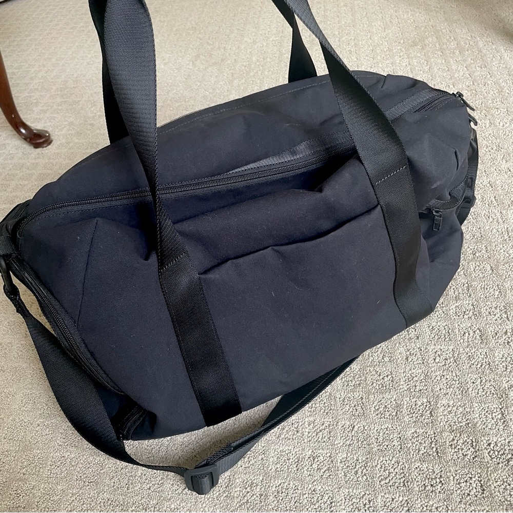 LuLulemon Command the Day Duffle 37L